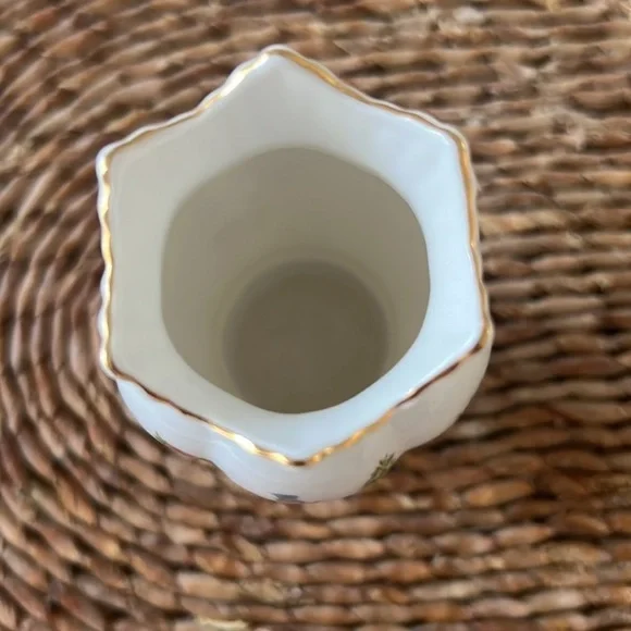 Aynsley (England) Bone China Wild Tudor Vase - Picture 6 of 9